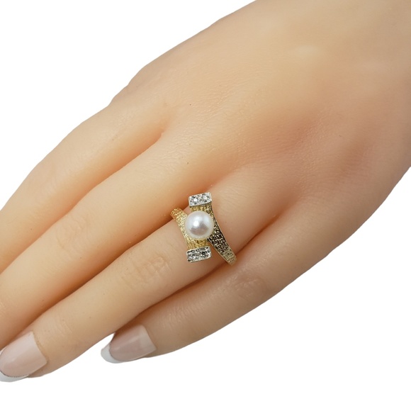 Vintage 14 Karat Yellow Gold Pearl and Diamond Ring Size 5.75 #13081 - Picture 8 of 8